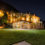 Luxury Villa *